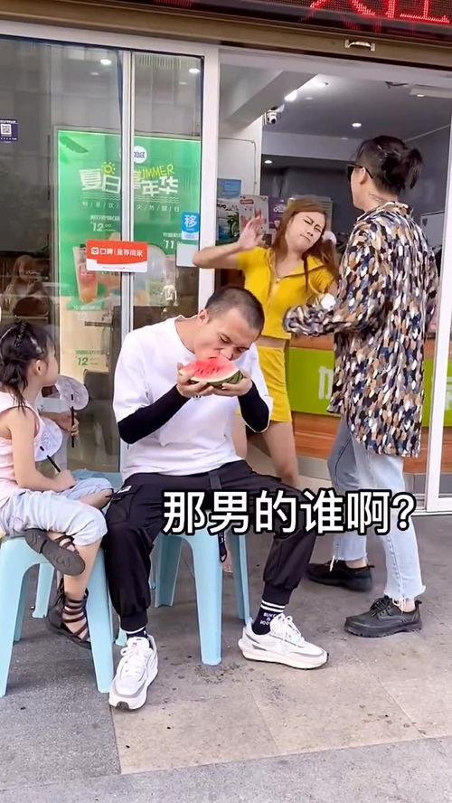 吵架情侣吃瓜群众,吃瓜群众围观热议